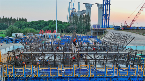 世界最大锚碇全面转入上部施工